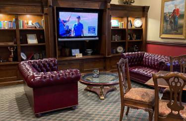 First Class Treatment Luxurious end unit Patio Pool Restaurant Bar on premises Steps away from Everything else! Spacious Condo Stocked with all You Need! - Foto 60