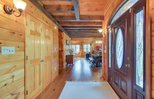 Peaceful Raphine Cottage with Deck and Fireplace! - Foto 17