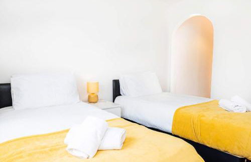 Spacious 4 Bedroom Home in Central Milton Keynes - Foto 22