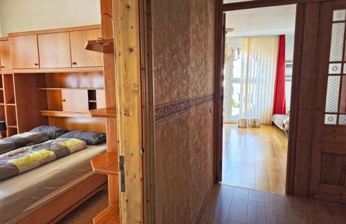 135qm 4 Zimmer Ferienwohnung in Stadtnähe, Wintergarten Parkplatz - Photo 6