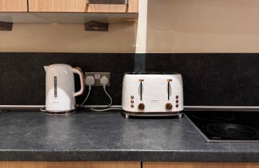 Cosy 2-Bed Modern City Apartment with Balcony - Foto 9