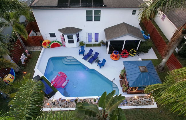 Gorgeous Urban Oasis W/hot Tub, Heated Pool And Private Movie Theater 3 Bedroom Home by RedAwning - Foto 44