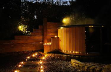 Romantic Cottage with Wood-fired Hot tub and Outdoor Pizza Oven - Foto 3