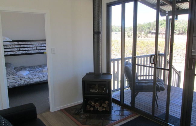 Just Red Wines Vineyard Cabins - Photo 4