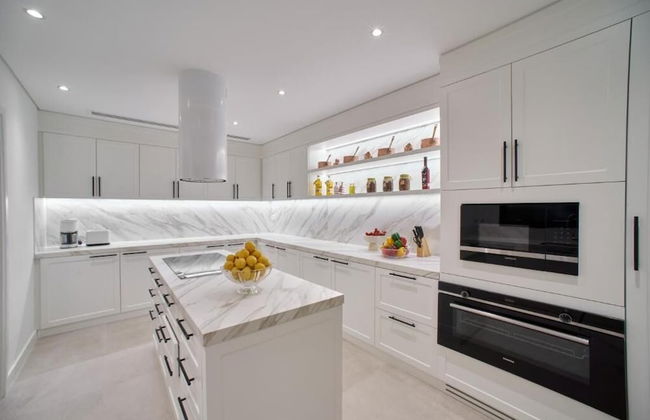 Grand Hyatt Residence - Photo 11