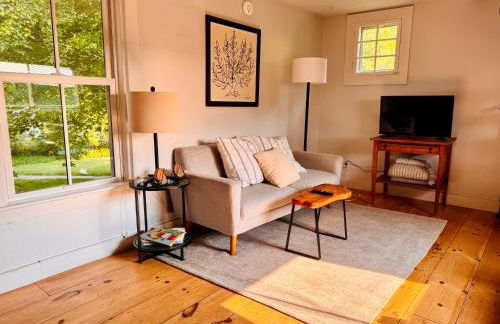 Charming 1BD Loft in Shelburne - Photo 1