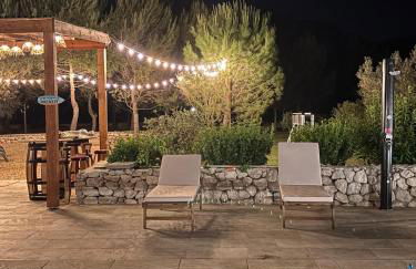 Villa Soleil Piscine Jacuzzi Pétanque Espace bbq billard et salons extérieurs - Foto 8