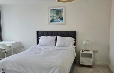 8 Bedroom House Sleeps 20 - Private Garden - Foto 41