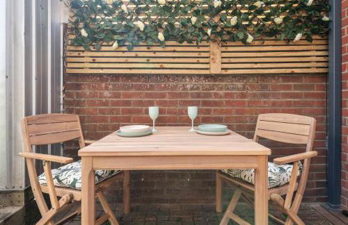 3BR Home with Hot Tub and Garden - Foto 15