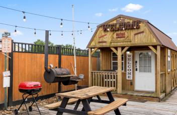 Tropical Escape Pool Jacuzzi Bar in Alvin TX - Photo 53