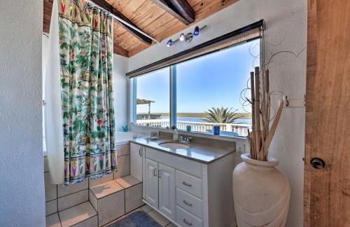 Oceanfront Sargent Beach Home with Dock! - Foto 11