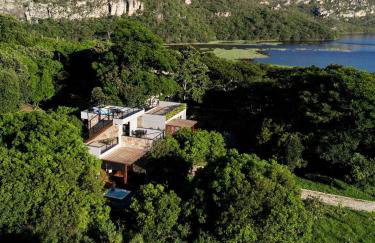 Refúgio na Lapinha com dois chalés, ideais para casal, família ou pequeno grupo de amigos, com acesso privativo à lagoa, caiaques e quadra de beach tennis - Foto 2