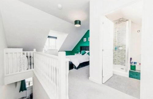 Spacious Townhouse for Contractors and Families - Photo 9