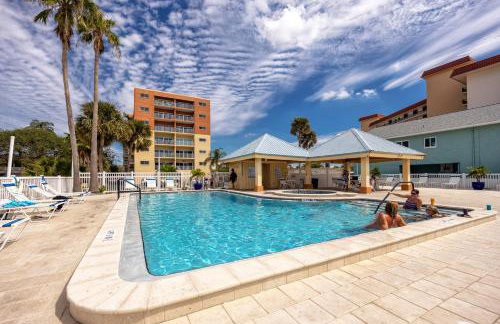 Redington Beach Retreat - Immaculate Beach Condo with Water Views, Pool, Hot Tub - Foto 36