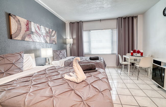 Deluxe Studios and Apartments at the Casablanca - Photo 82