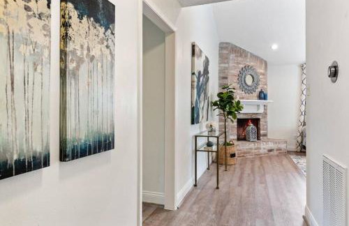 Super Cozy Entire House Near Downtown - Book Now !! - Foto 8