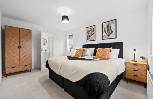 NEW! Spacious 3 BR Detached Home! Hosted by Oakstone stays! Driveway parking, Fast Wifi, A5 with great Midlands transport links - Foto 7