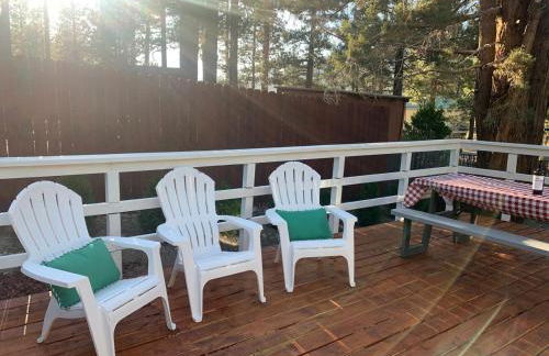 Spacious cozy chalet huge deck over seasonal creek - Foto 19