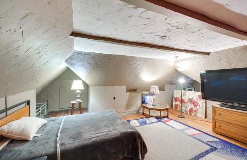 Central Akron Stay! Large Victorian Home with Yard - Foto 21