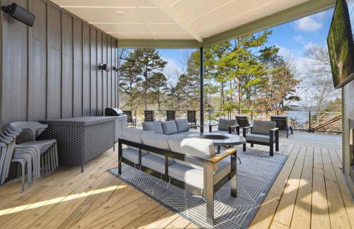 Lakeside Luxe-Lake Access-Hot Tub-Amazing Patio - Foto 7