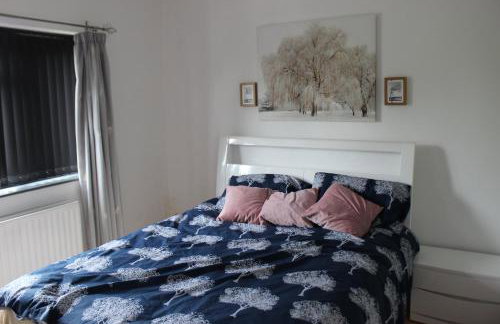 Modern Spacious House - Sleeps 16, Free Parking, Sun Terrace - Foto 15