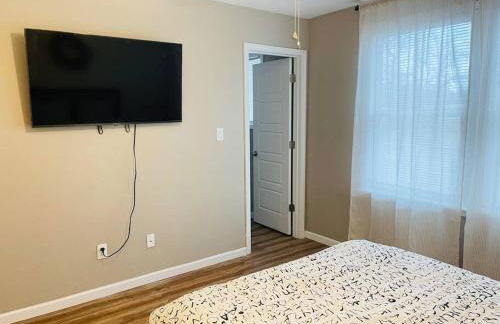 Spacious home, 3 king beds, huge backyard near UM - Foto 13