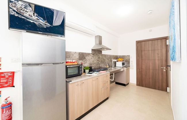 Islet Promenade Studio with Hot Tub and Panoramic Sea Views by GetawaysMalta - Foto 12