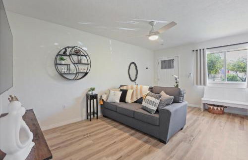 The YinYang - King Bed , Workspace , Full Kitchen - Foto 6