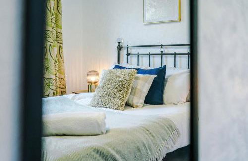 4 Bed House - Sleeps 8 - Free Parking - Manchester - Foto 10