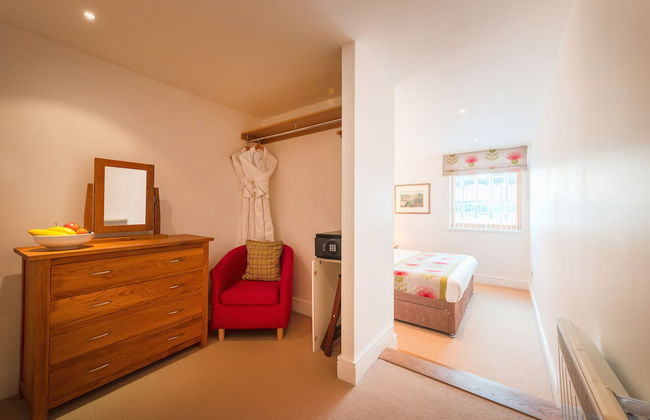 Highland Apartments By Mansley - Photo 14