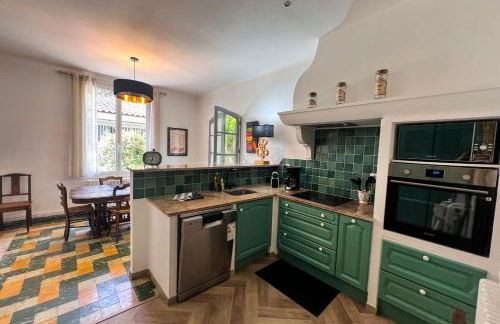 Elivi Elegant Art Deco house with Garden Walk to the Heart of Town - Photo 8