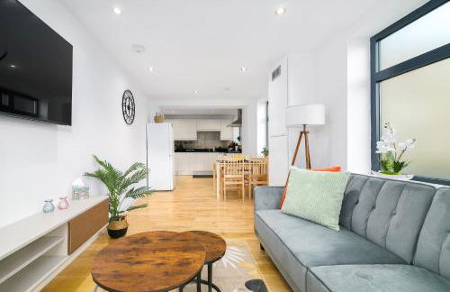 Modern 2-Bedroom, 2-Bathroom Apartment with Balcony in Hoxton Sleeps 6 - Foto 3