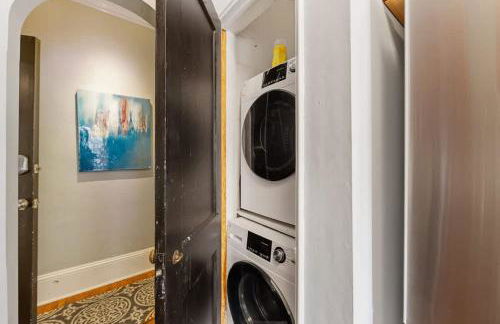 Luxurious Myers Park Living with Screened Porch - Foto 23