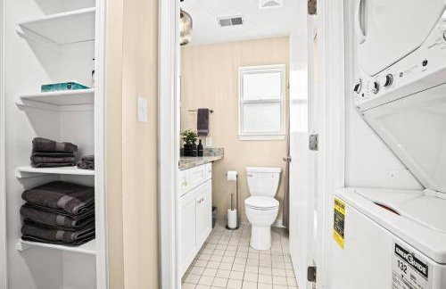 New! Charming Upper Unit in the Heart of Roseville - Foto 18