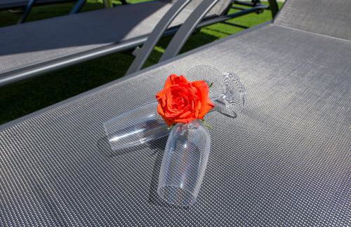 TWIN'S HOME LUXURY SUITES - Photo 42