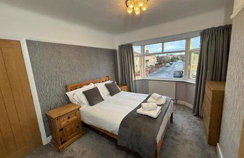 Entire House, Parking, Facilities, sleeps up to 6, suitable for contractors, families or NHS - Foto 15