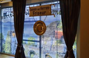 Urlaub im Friseursalon - Foto 36