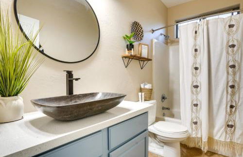 4 Mi to Surprise Stadium! Sunny V Home with Patio - Foto 19