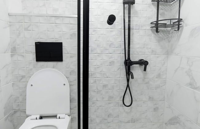 Chic & Modern 4BR Home in Old Tbilisi - Photo 24