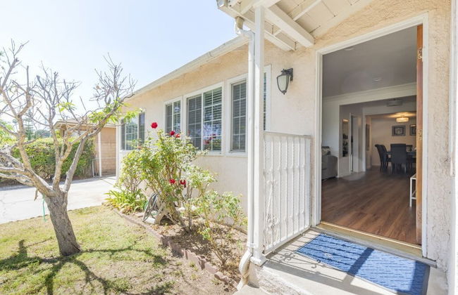 Charming Spacious Home - Modern Comforts, Prime Location - Photo 57