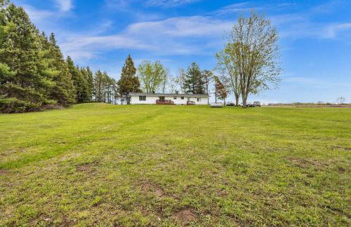 Serene Riverside Retreat home - Foto 17