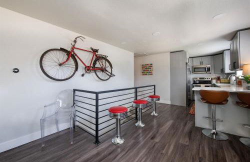 Mid-Century Modern Home - Hot Tub and Game Room - Foto 35