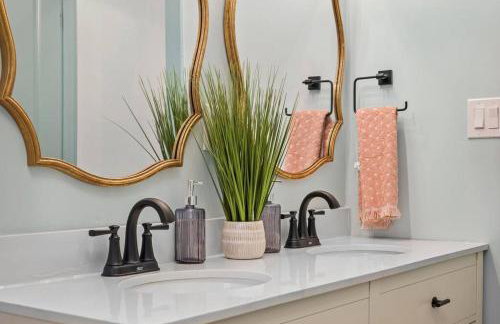 NEW! High-end Manchester Home w/ a hot tub - Foto 39