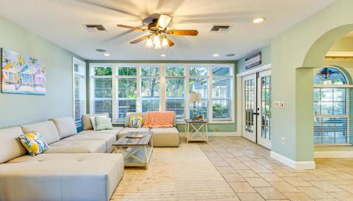 1 Block to Sims Park Spacious Getaway with Balcony - Foto 3