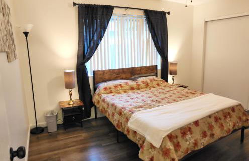 Private, Spacious, 4x Queen, 300 MBPS Internet with Backyard! - Foto 18