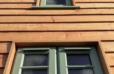 Luxury Shepherds Hut near Glamorgan Coast - Photo 33