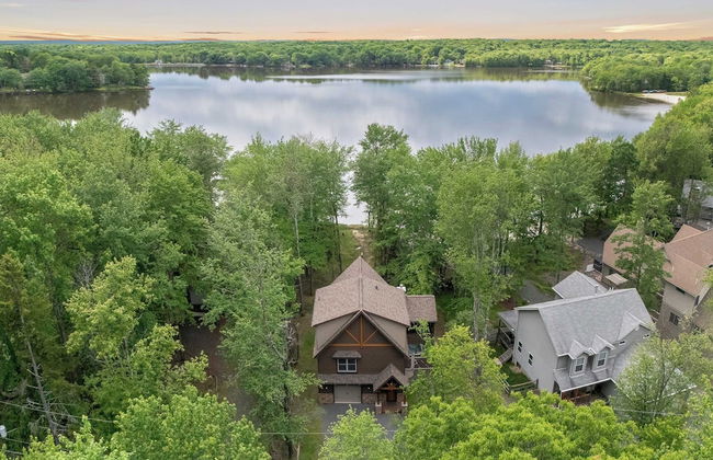 Tavern at the Woods by Avantstay Lakefront Views, Hot Tub, Firepit, Game Room - Foto 53