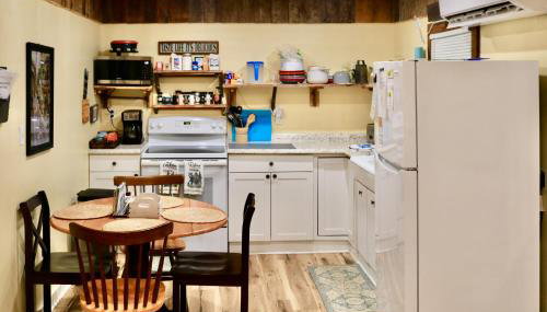 Rustic Hideaway with Fire Pit Less Than 1 Mi to River! - Foto 4