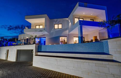 Villa Top Hill, heated infinity pool, Jacuzzi, Sauna, 5 en-suite bedrooms, a Media room - Foto 60