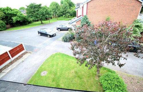 3 Bed Detached - Sleeps 5 - Private Garden & Parking Plus Garage - Quiet Cul De Sac Location - Dog Friendly - Fast Wifi - Close to Motorway Access - Foto 25